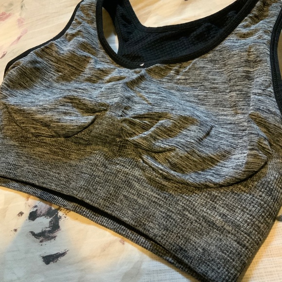 NEW! Reversible Seamfree Medium Impact Sports Bra - Picture 3 of 11